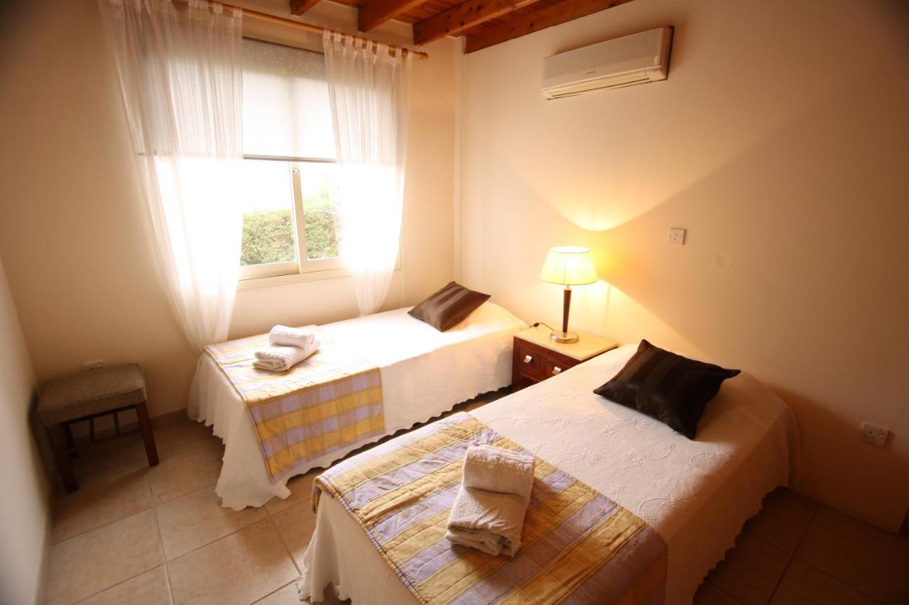 Swimmers' Paradise Pissouri Bagian luar foto