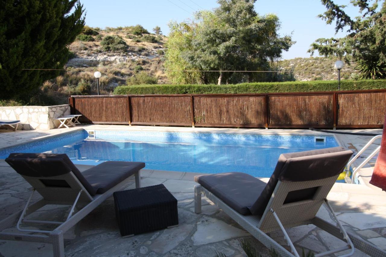 Swimmers' Paradise Pissouri Bagian luar foto