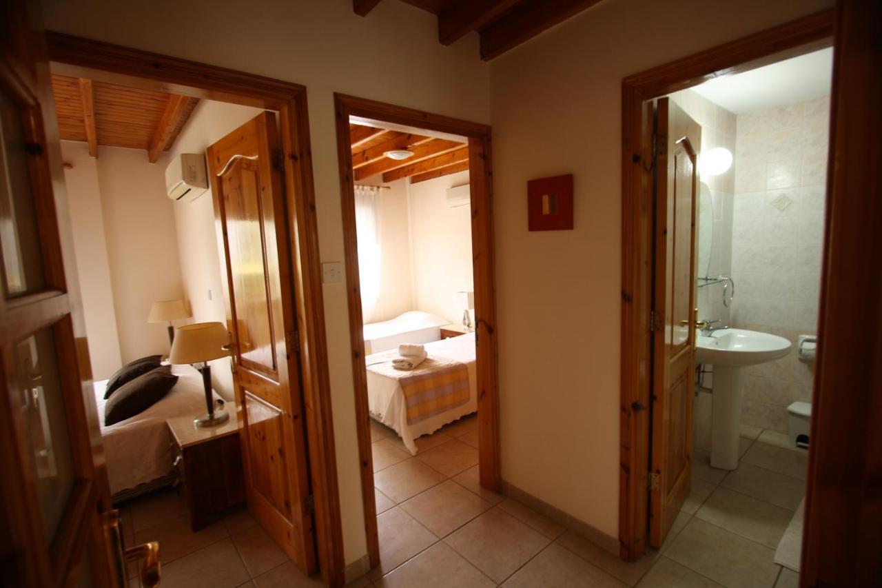 Swimmers' Paradise Pissouri Bagian luar foto