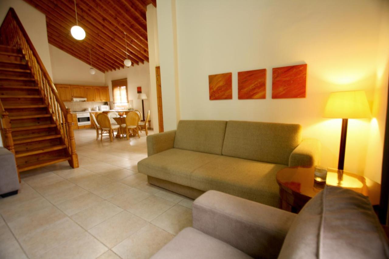 Swimmers' Paradise Pissouri Bagian luar foto